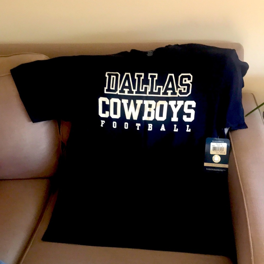 Brand new with tag. Mens Dallas Cowboys T shirt. Reebok Authentic NFL Apparel.
